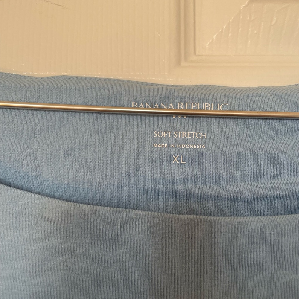 Banana Republic Light Blue Short Sleeve Tee - Picture 2 of 3
